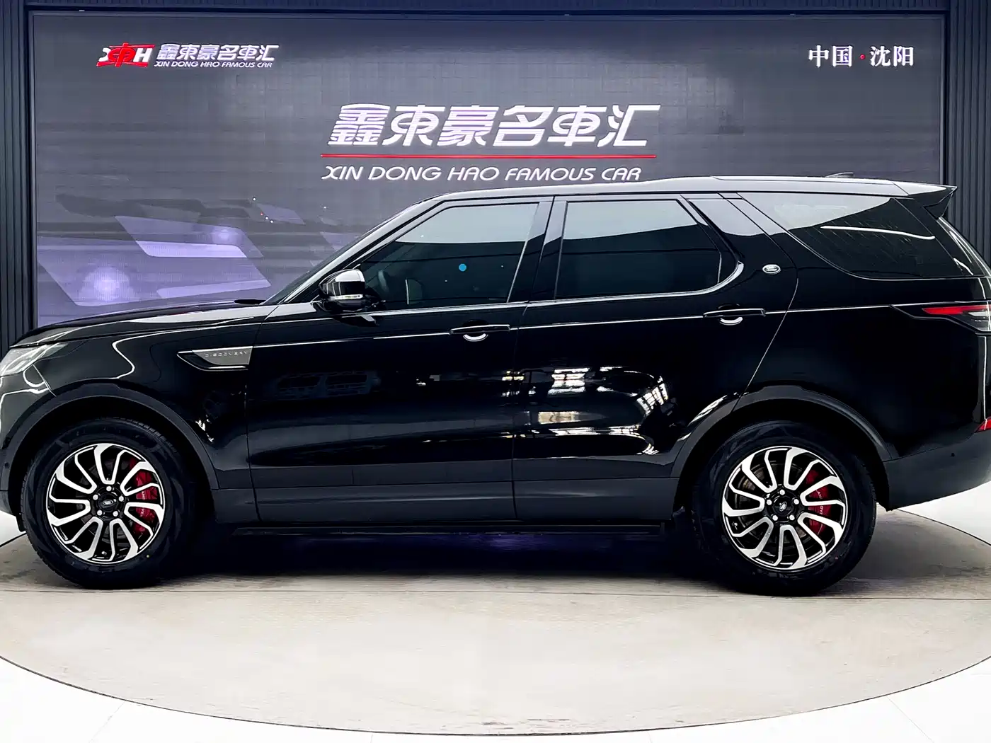 Land Rover Discovery 2018 3.0 SC V6 SE фото 4