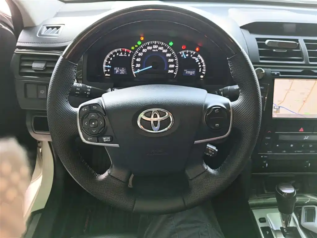 Toyota Camry 2015 2.5G Luxury Navigation Edition фото 11