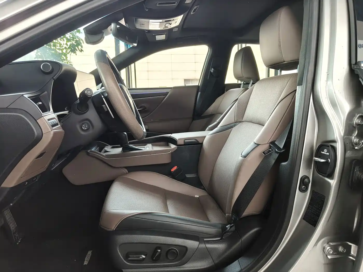 Lexus ES 2026 2025 300h Ultimate Edition