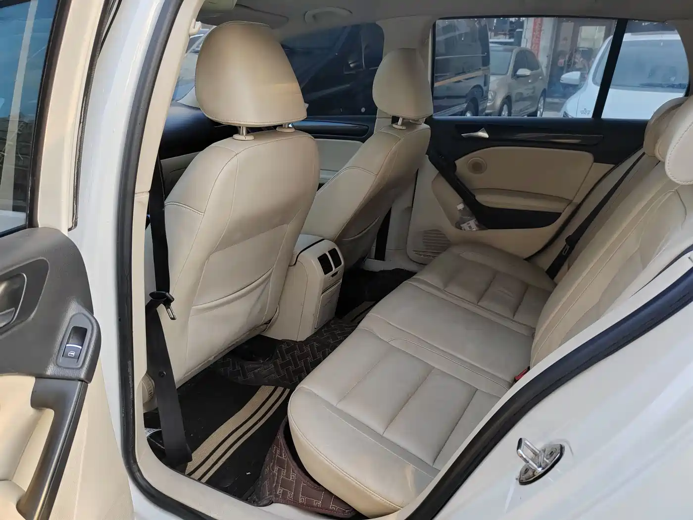 Volkswagen Golf 2010 1.4TSI Automatic Luxury фото 9