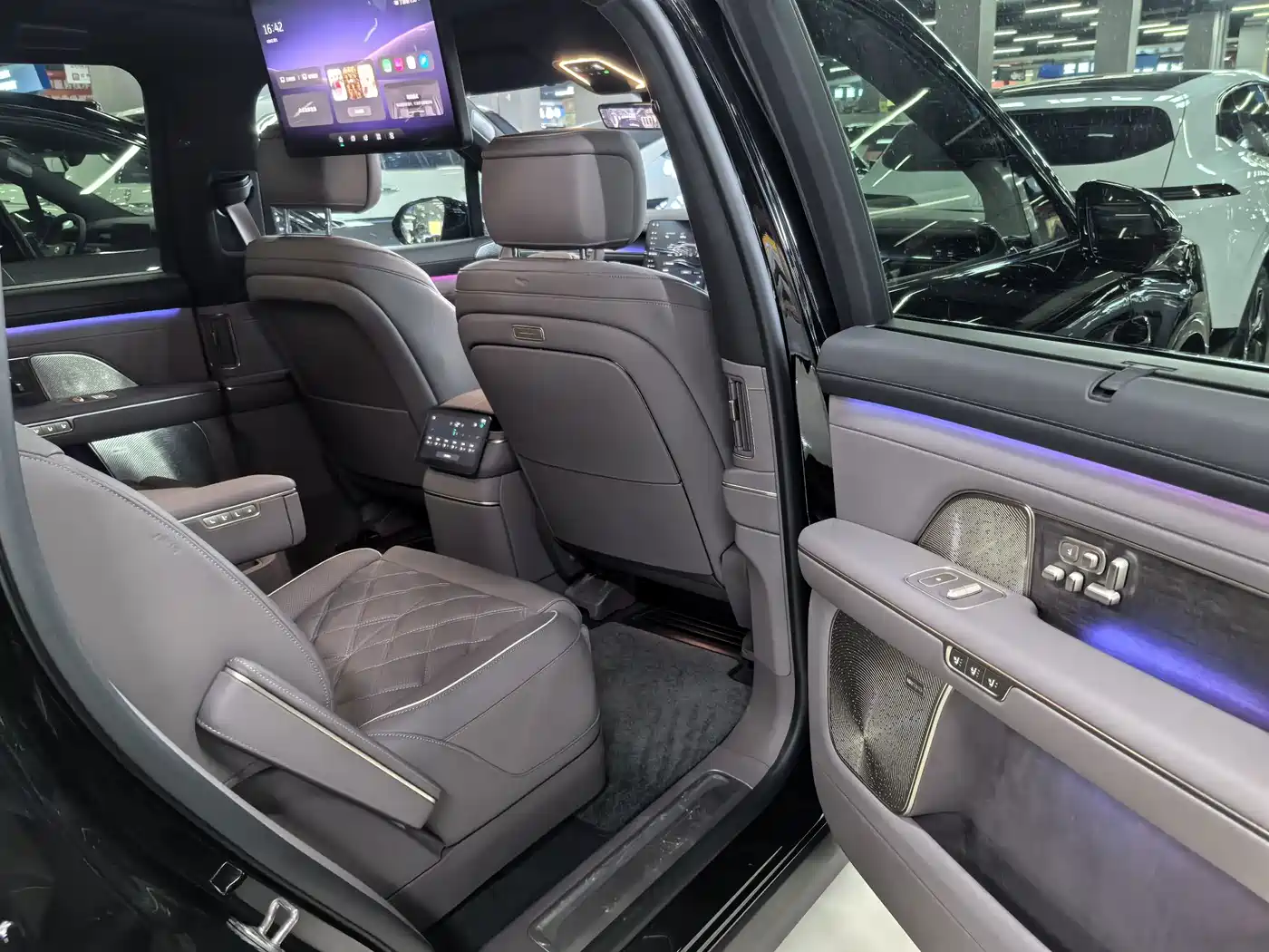 NIO ES8 2026 2025 Model 6-Seat Executive Luxury Edition