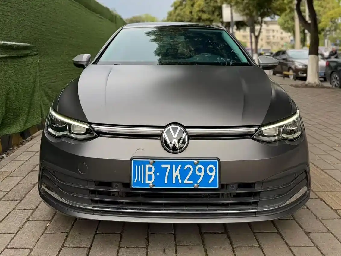 VOLKSWAGEN GOLF