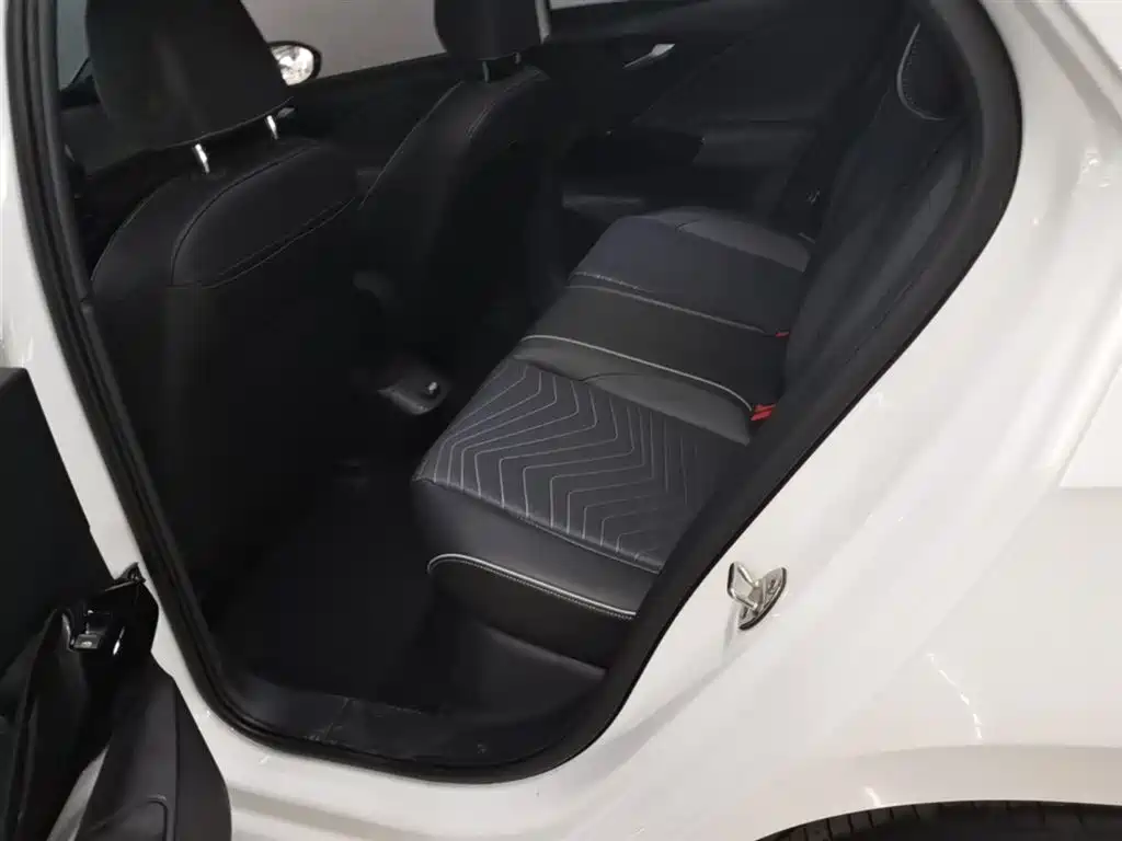 Volkswagen ID.3 2024 Pure Smart Edition фото 16