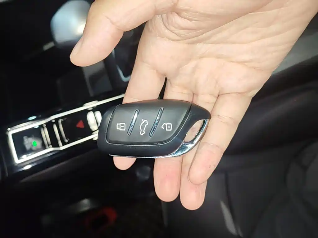Фото 9 - Roewe i5