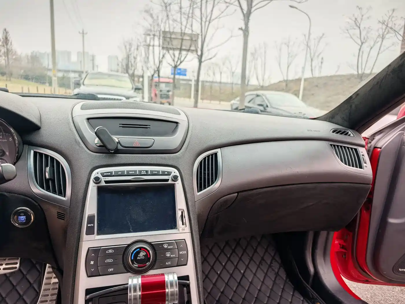 Hyundai Genesis Coupe 2009 Model 2.0T Automatic Luxury Edition фото 9