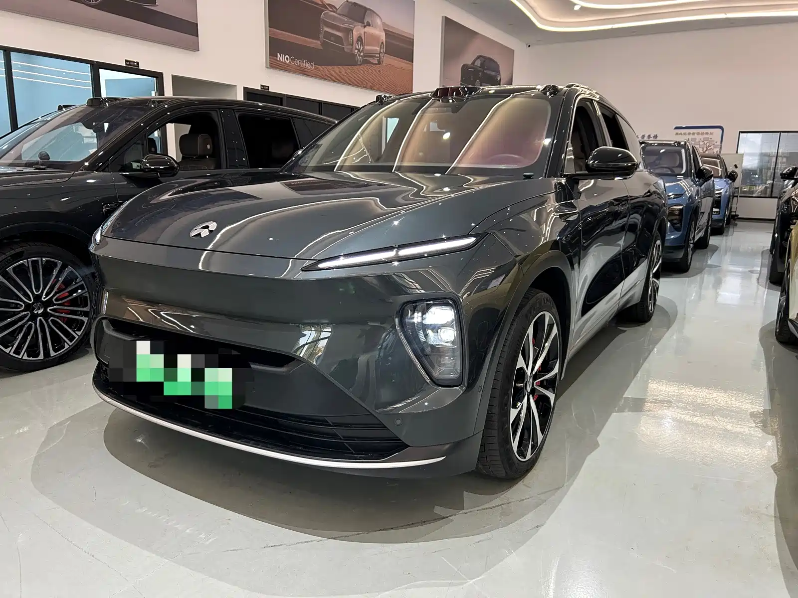 Фото 1 - NIO ES8