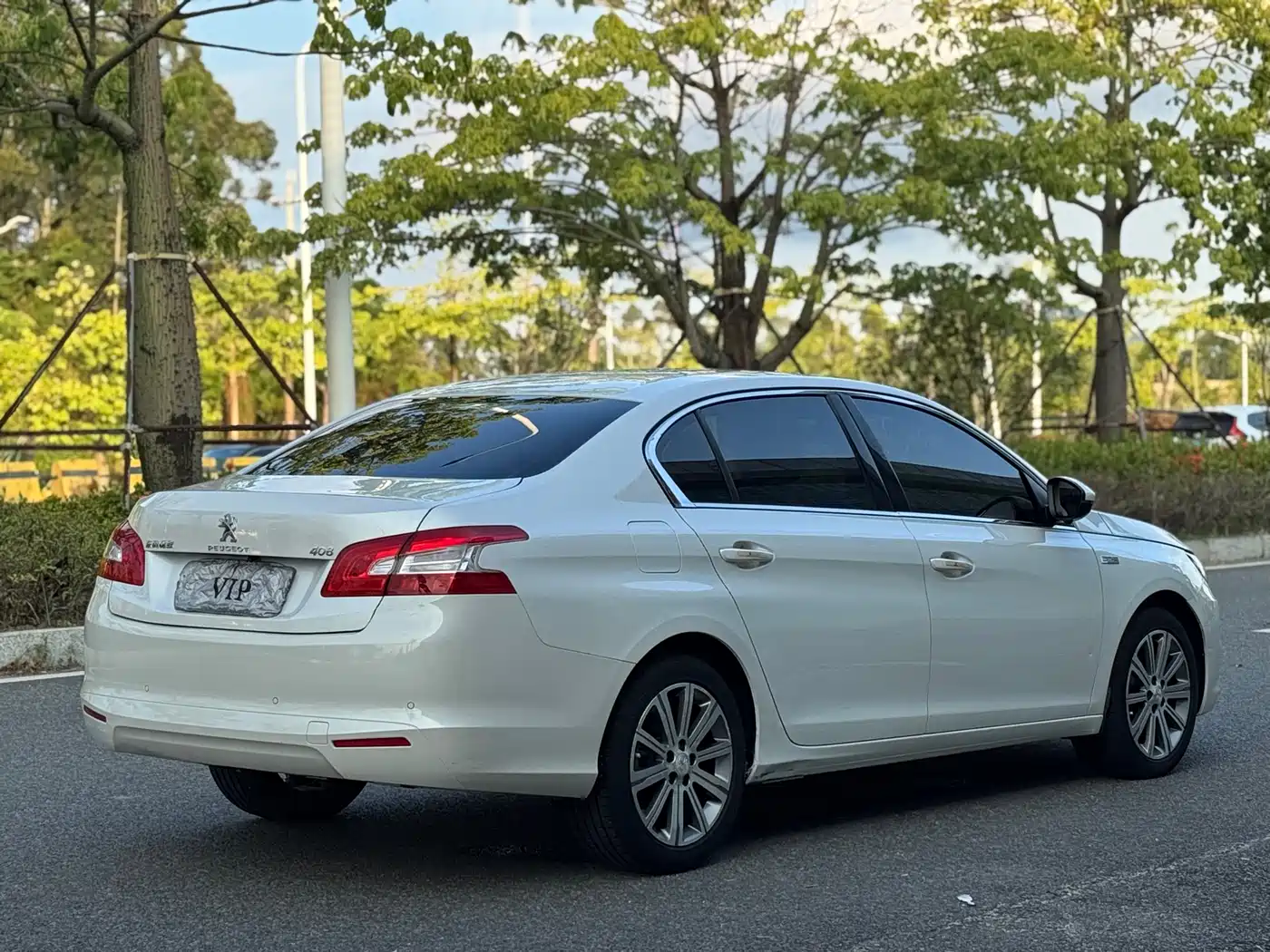 Peugeot 408 2015 Model 1.2T Automatic Luxury Edition фото 13