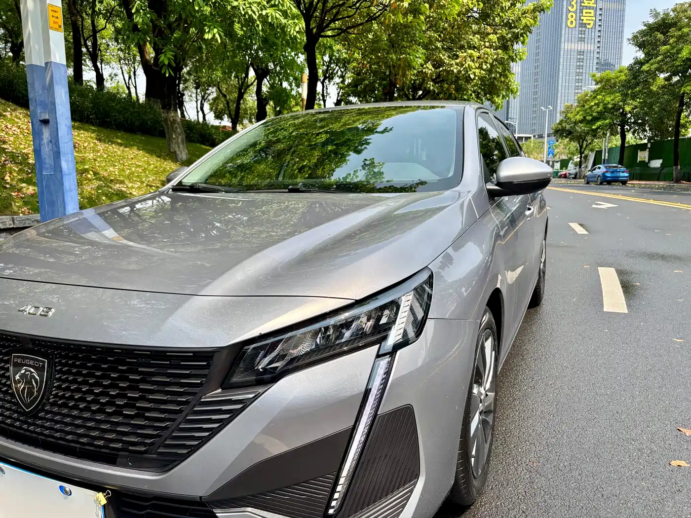 PEUGEOT 408
