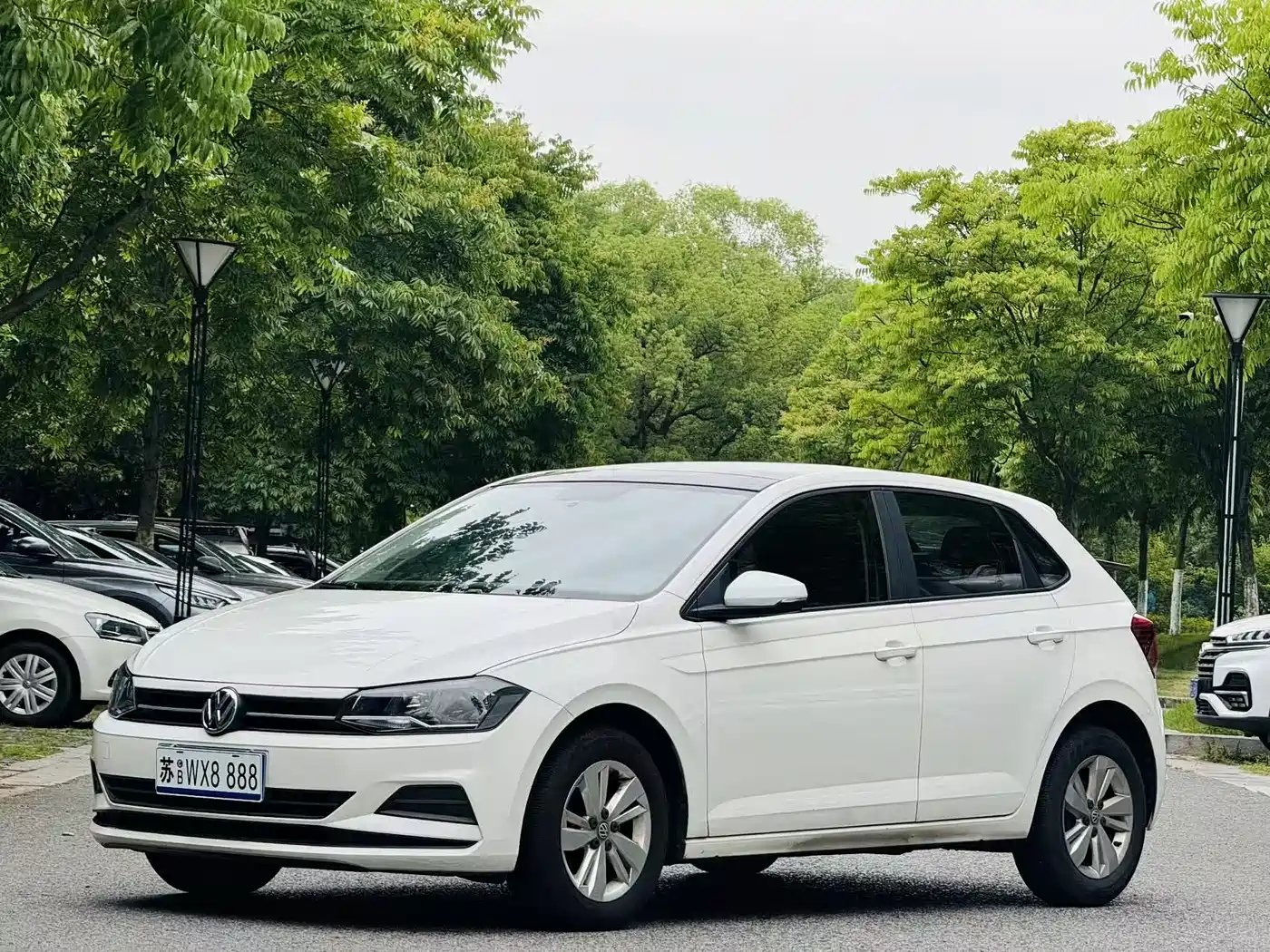 VOLKSWAGEN POLO