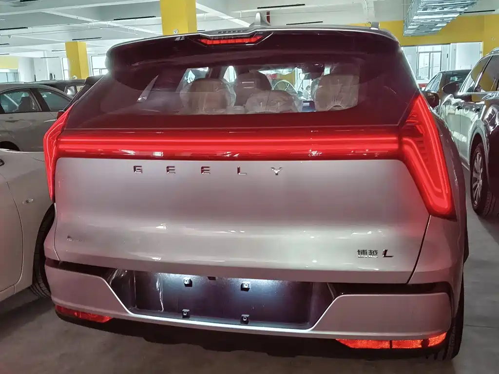 Photo 6 - Geely Boyue L