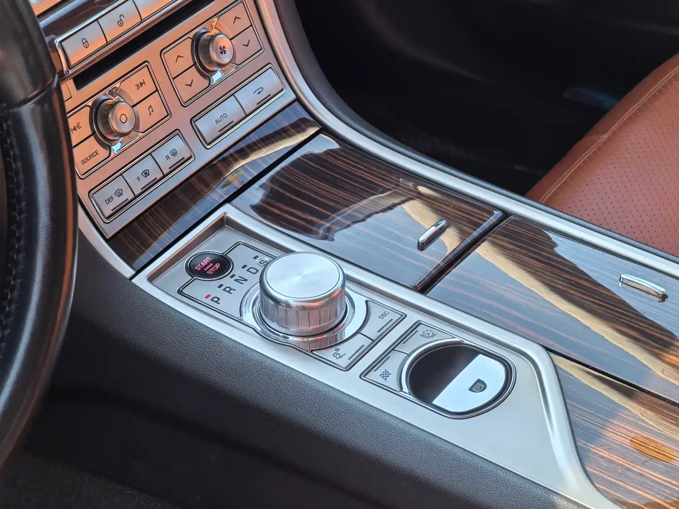 Photo 13 - Jaguar XF