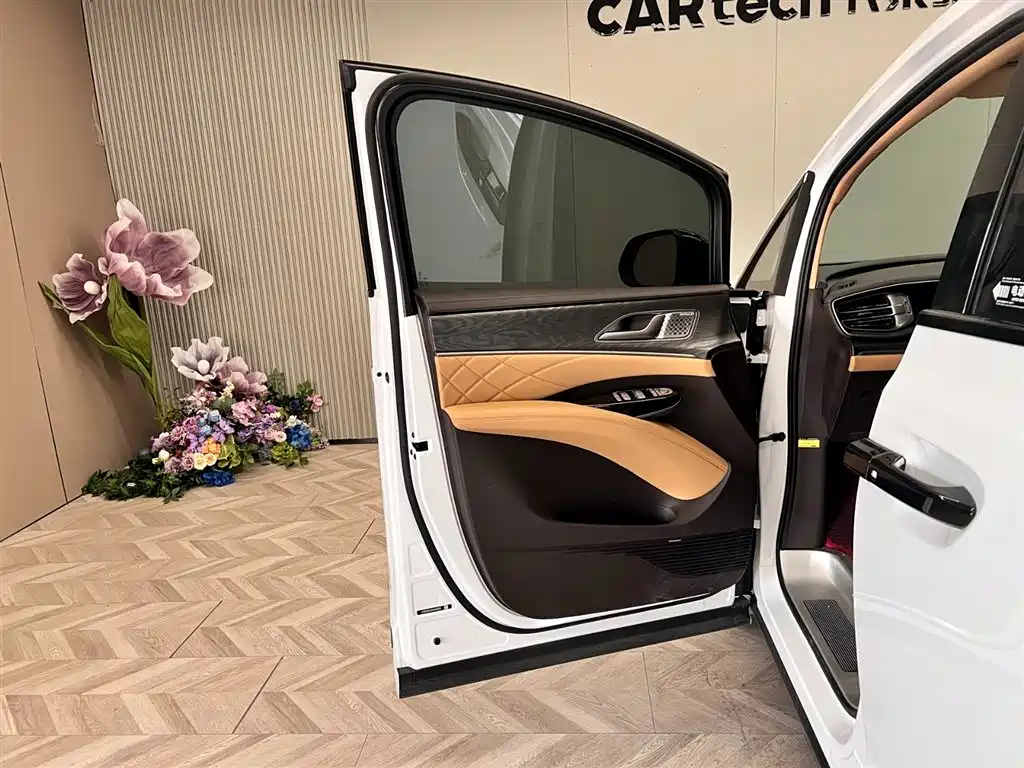 Denza D9 2025 DM-i Smart Drive Edition 1020 AWD Premium фото 15