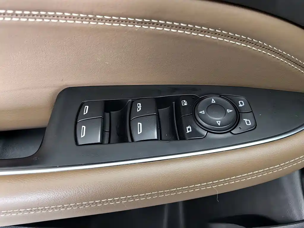 Photo 9 - Buick Regal