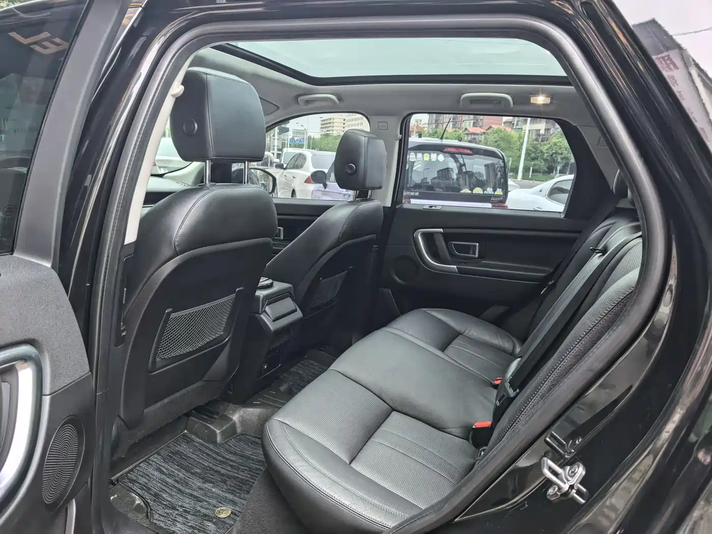 Land Rover Discovery Sport 2018 240PS SE Edition фото 5