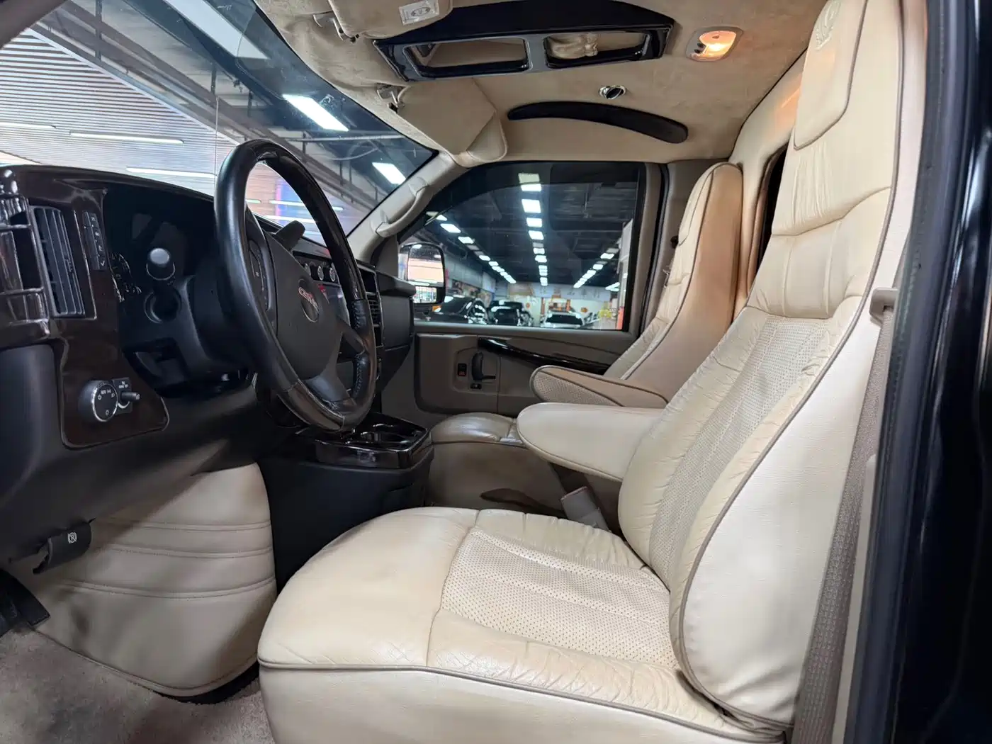 GMC Savana 2011 2011 Model 6.0L Business Star 7-seater