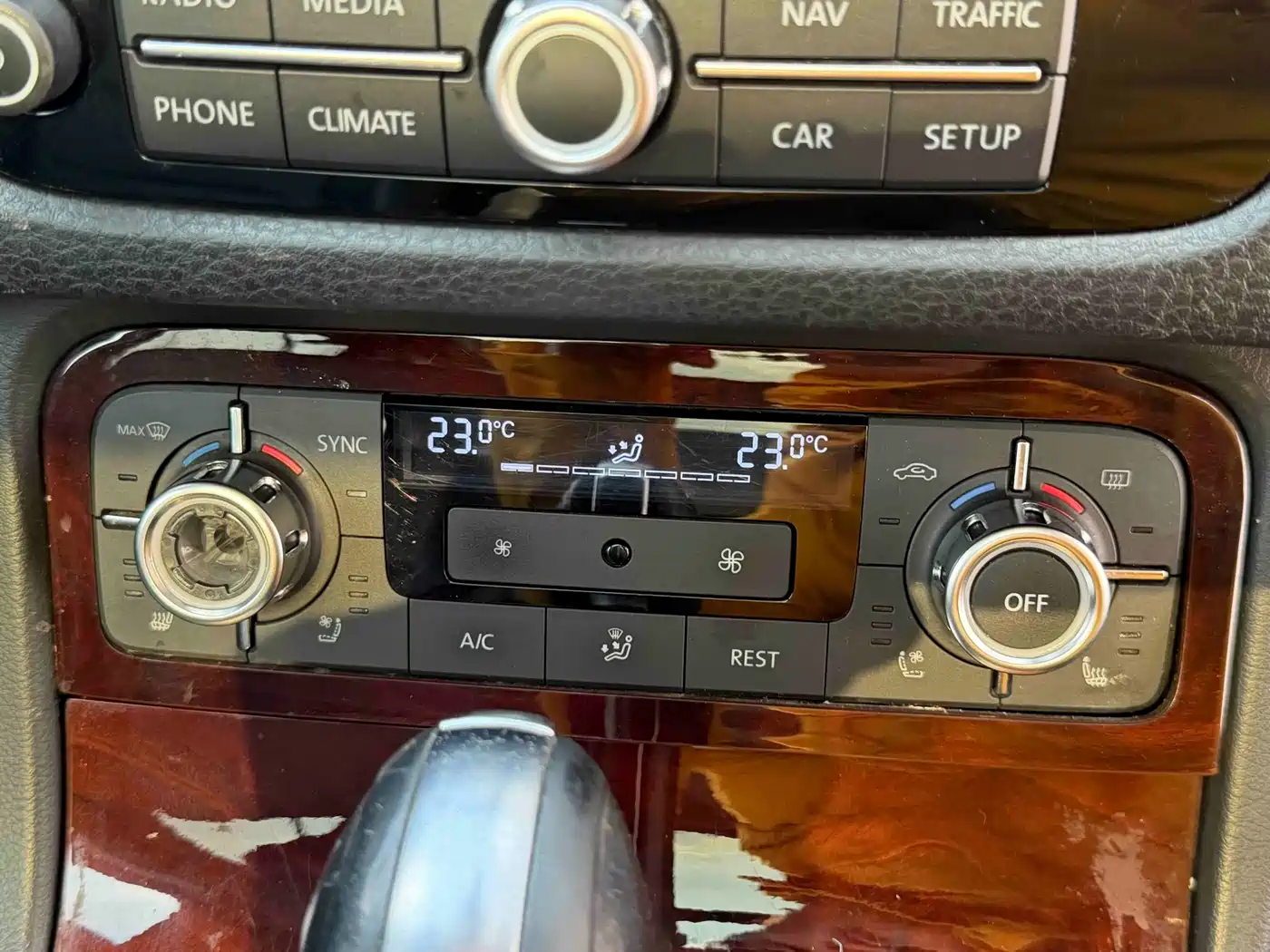 Volkswagen Touareg 2011 3.0TSI Comfort фото 15