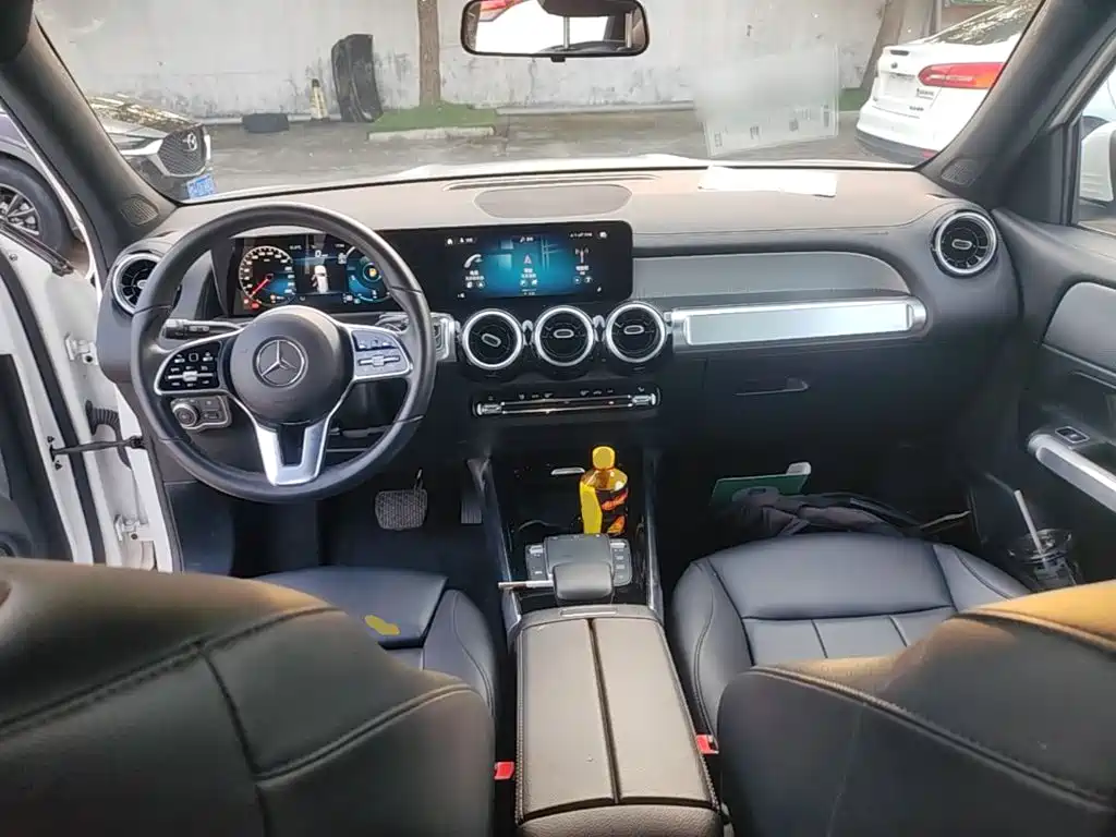 Фото 10 - Mercedes-Benz GLB
