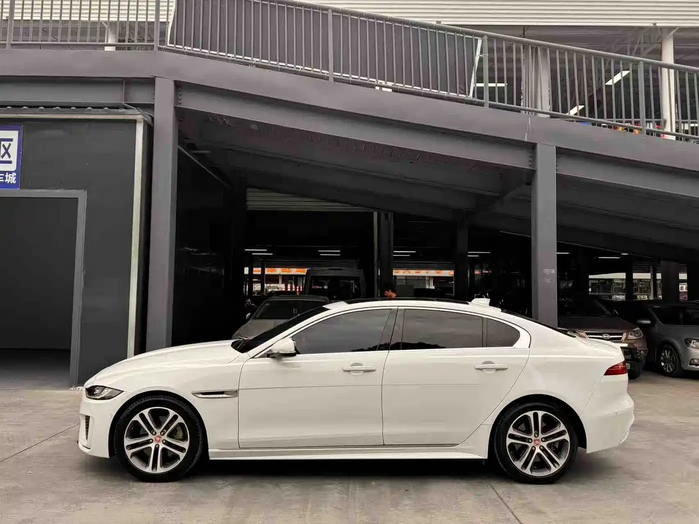 Jaguar XEL 2021 2.0T 250PS R-DYNAMIC S Progressive Sport Edition фото 6
