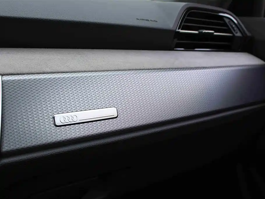 Audi Q3 2024 40 TFSI Fashion Sport фото 10