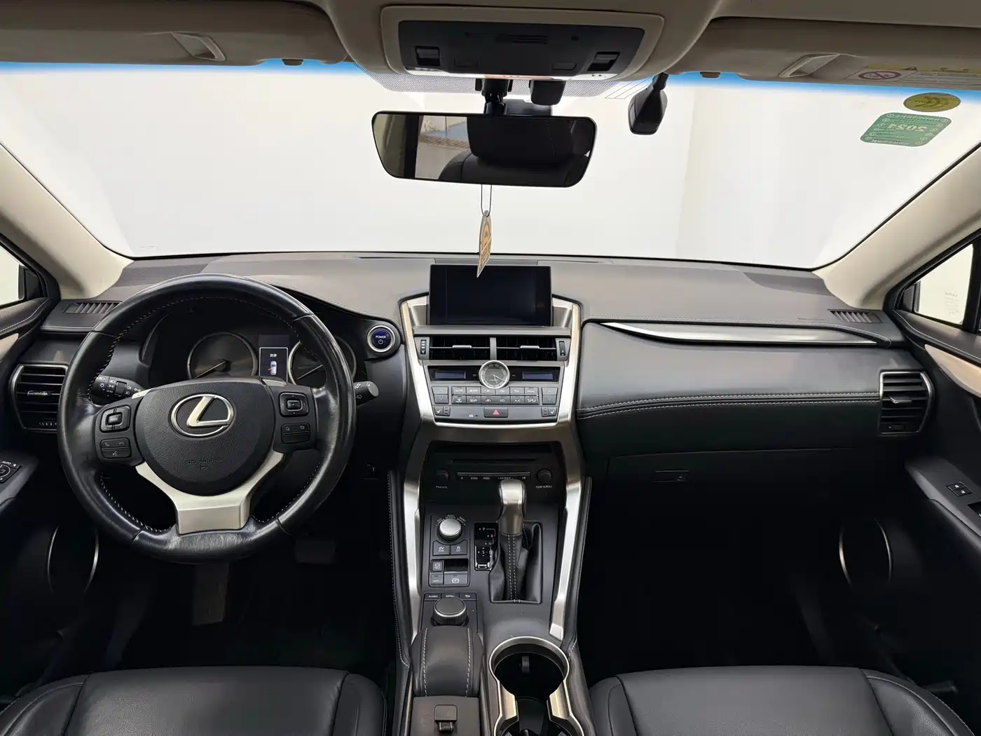Lexus NX 2015 300h FWD Luxury фото 11