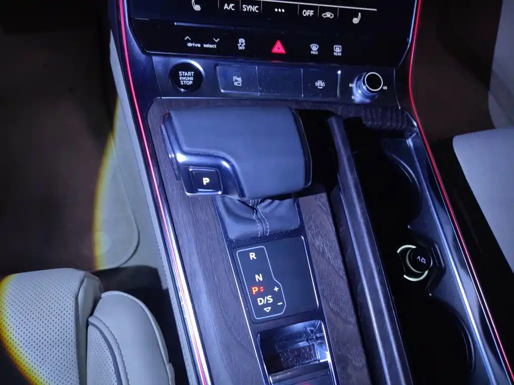 Фото 10 - Audi A6L