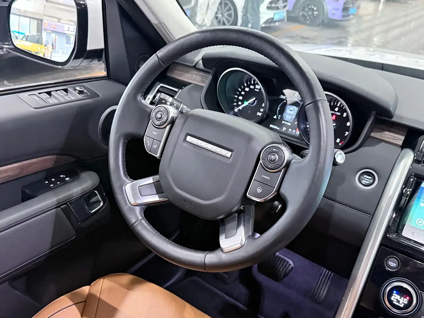 Land Rover Discovery 2017 3.0 SC V6 HSE фото 19