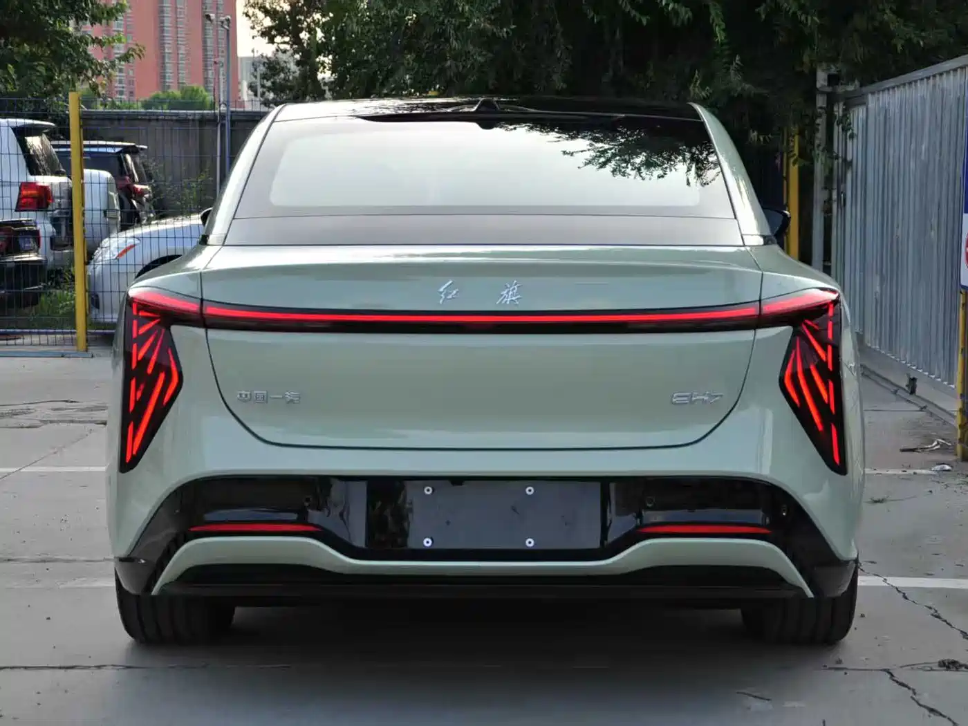 2026 Hongqi EH7