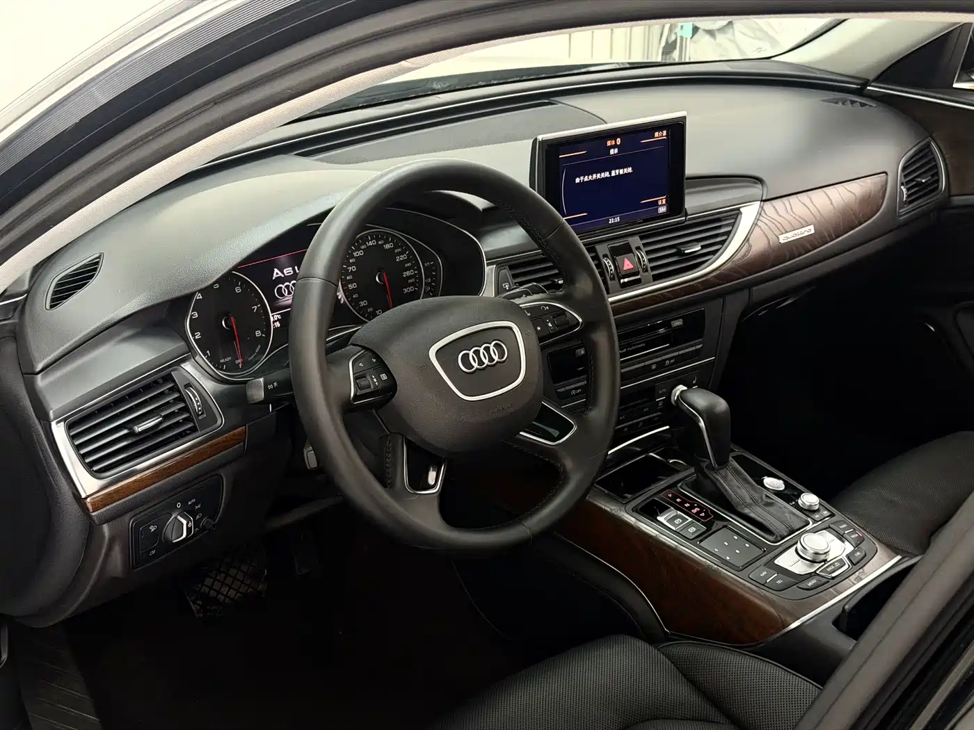 Фото 10 - Audi A6L