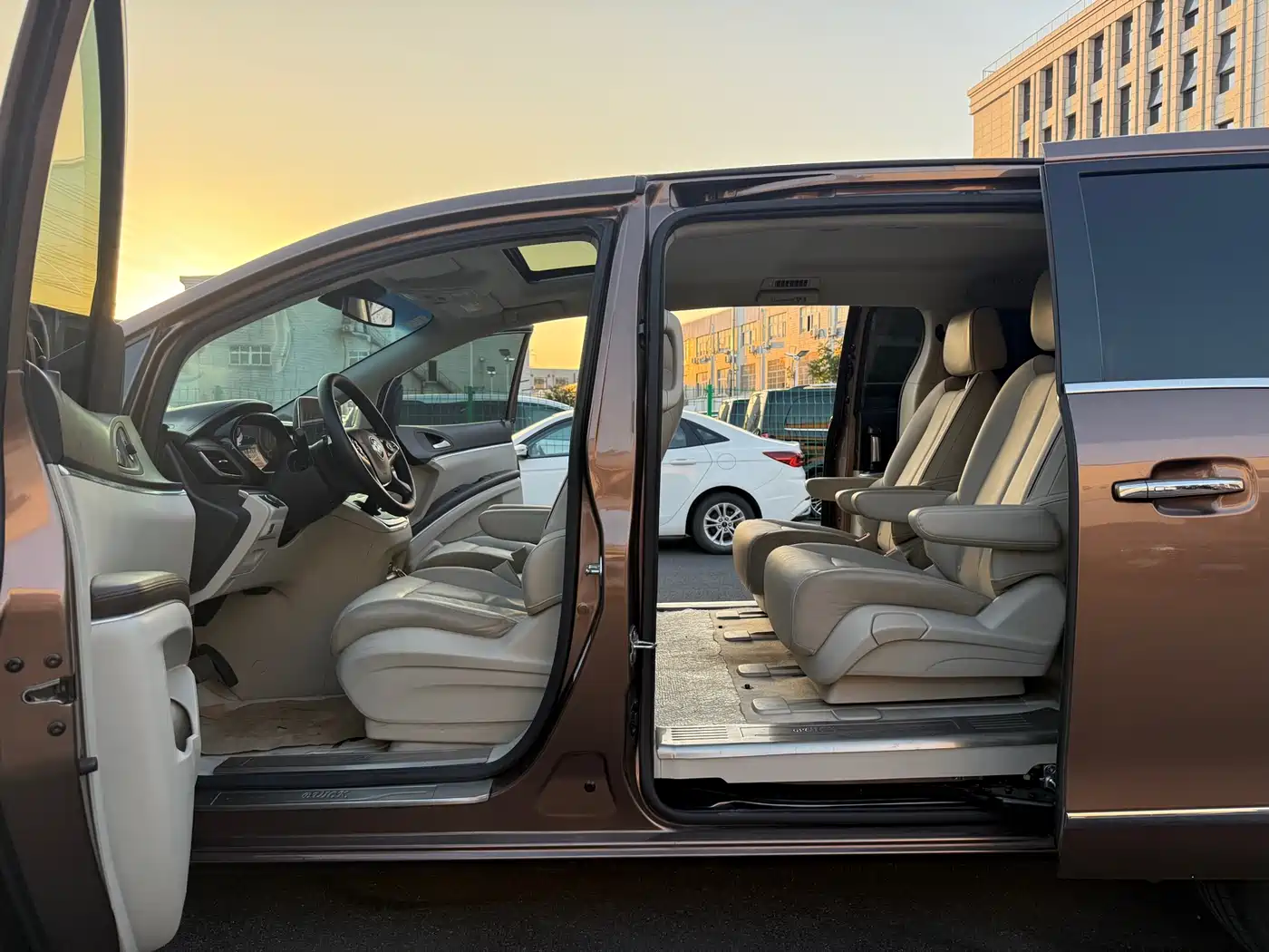 Buick GL8 2020 Model Land Business Class 652T Luxury фото 12