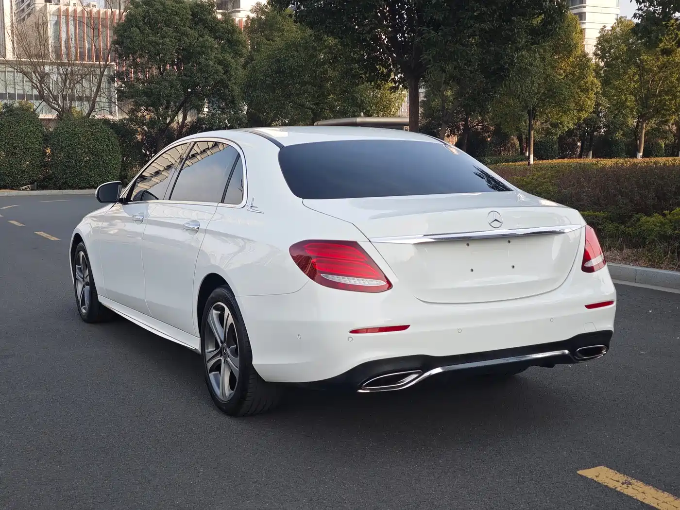 Mercedes-Benz E-Class 2016 E 200 L Sport Type фото 25