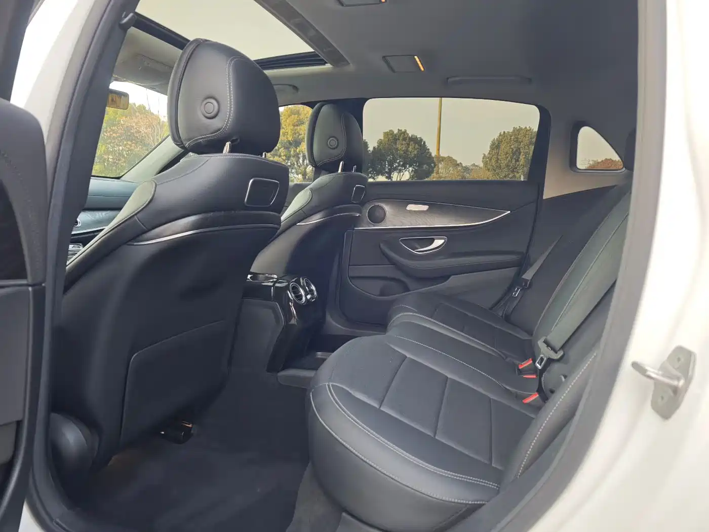 Mercedes-Benz E-Class 2016 E 200 L Sport Type фото 9
