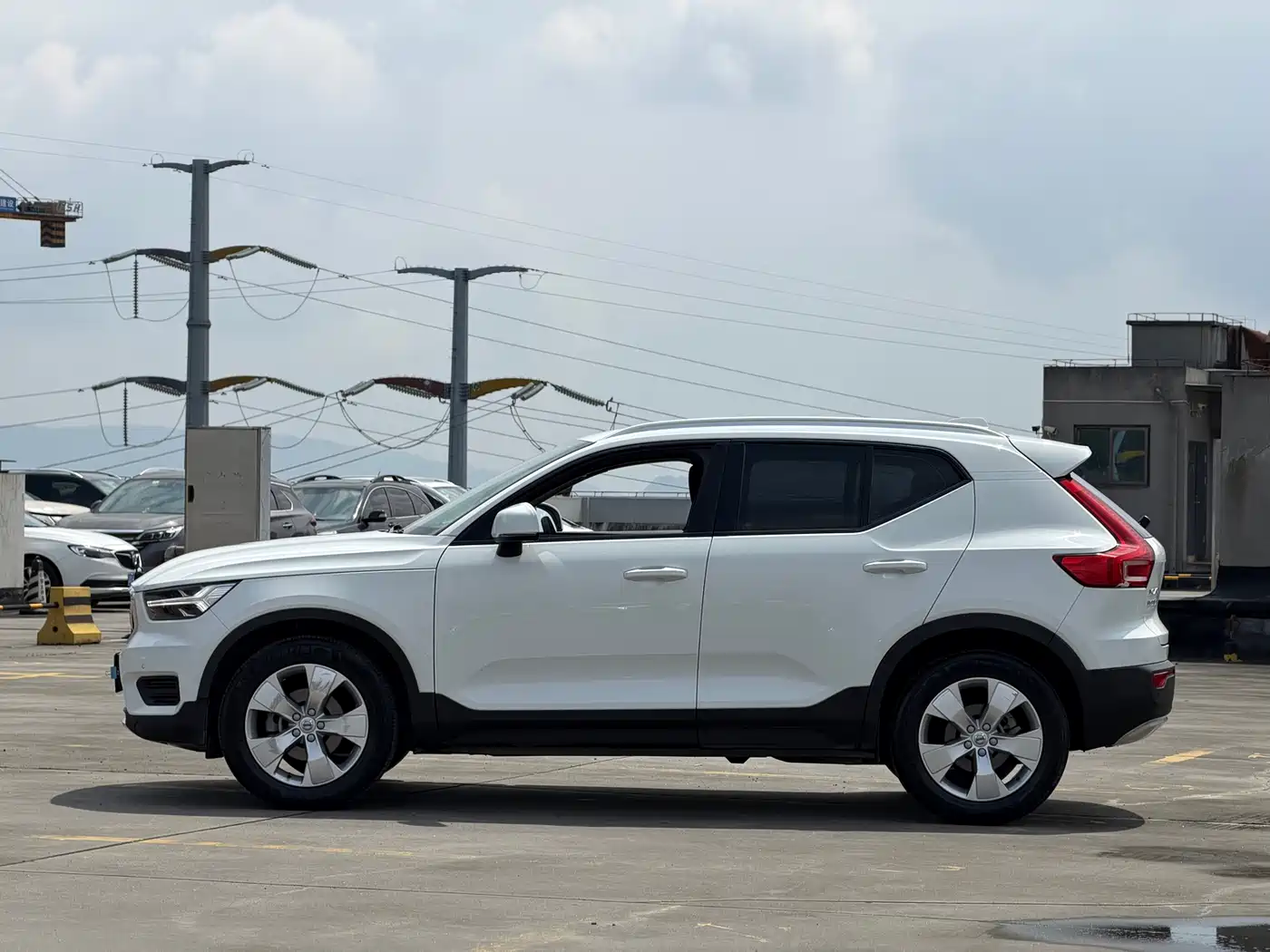 Фото 4 - Volvo XC40
