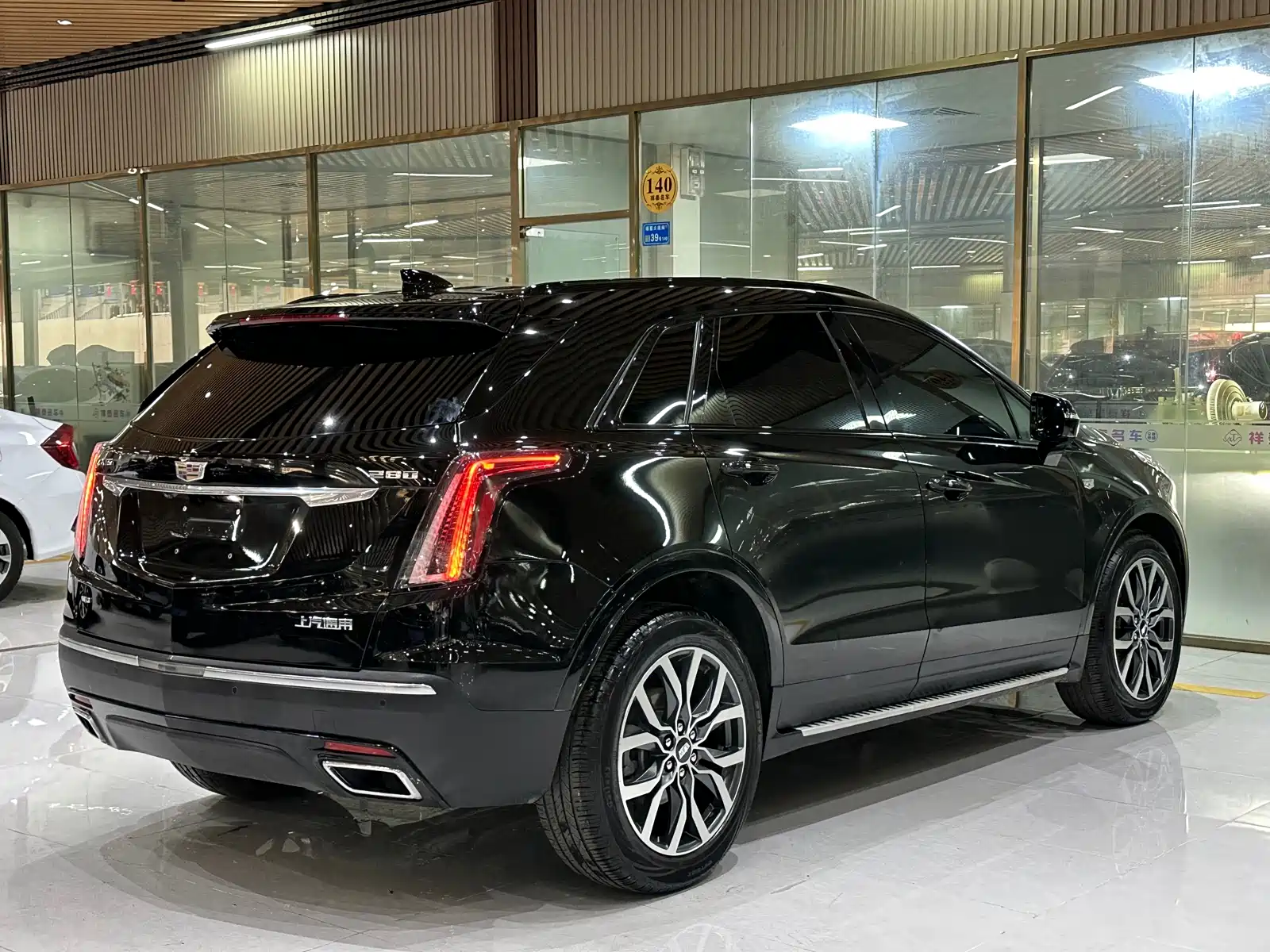Фото 4 - Cadillac XT5