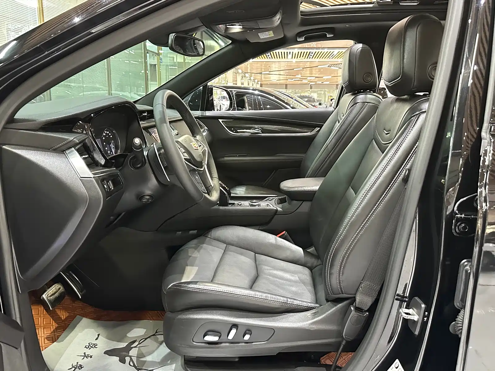 Фото 7 - Cadillac XT5