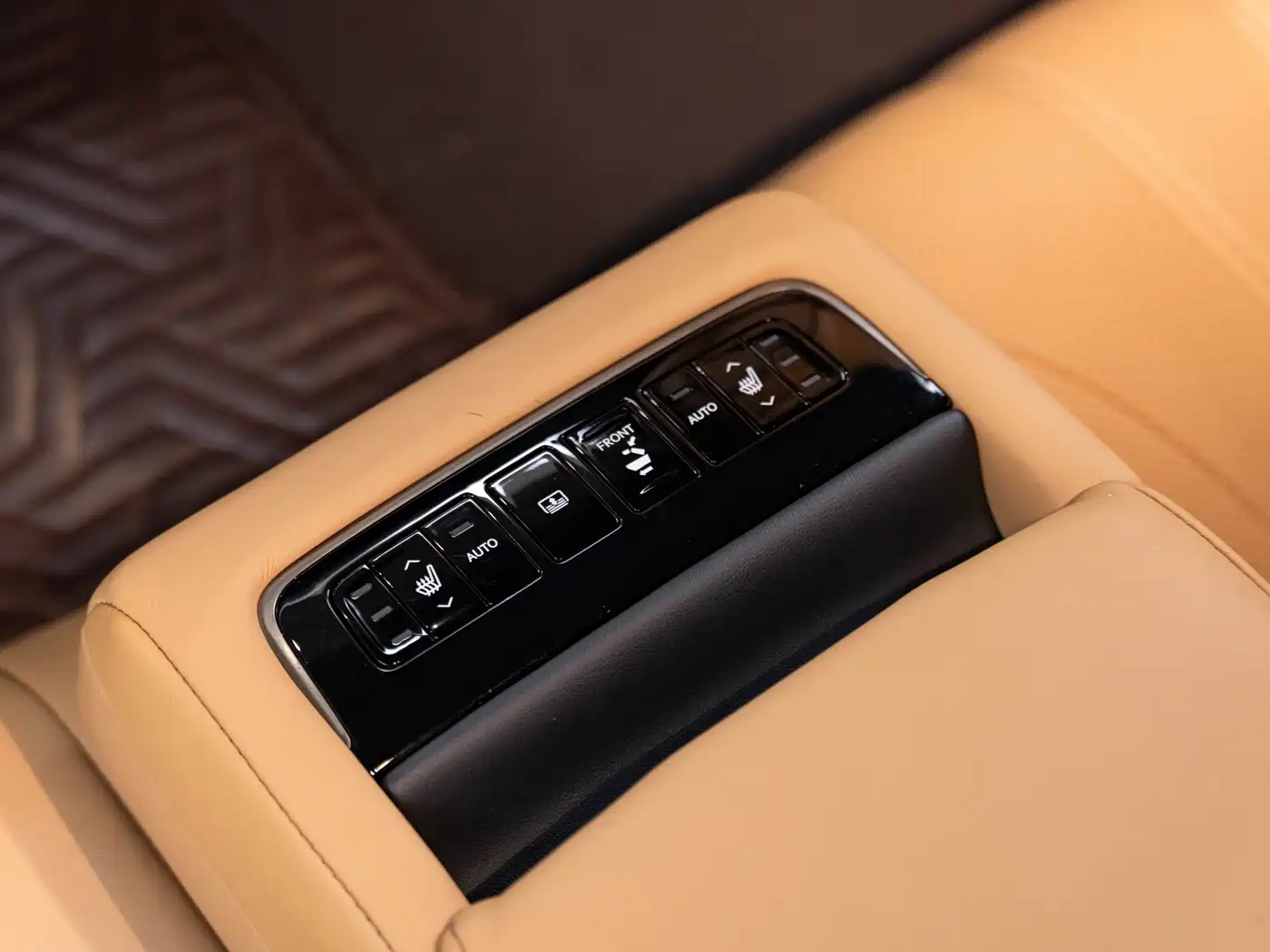 Photo 19 - Lexus LS