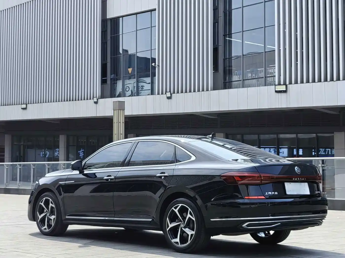 Фото 13 - Volkswagen Passat