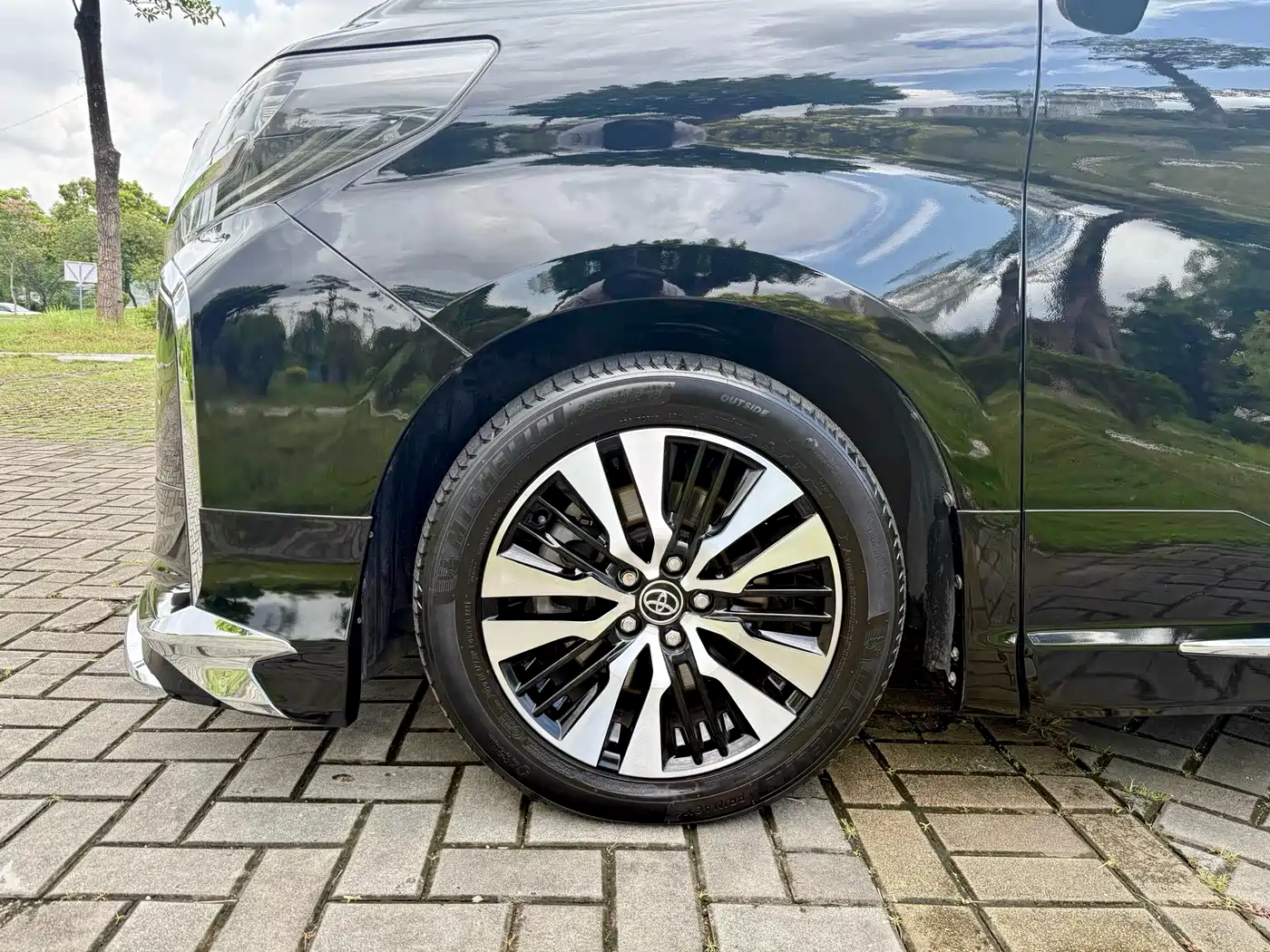 Toyota Alphard 2018 Facelift 3.5L Luxury Edition фото 18