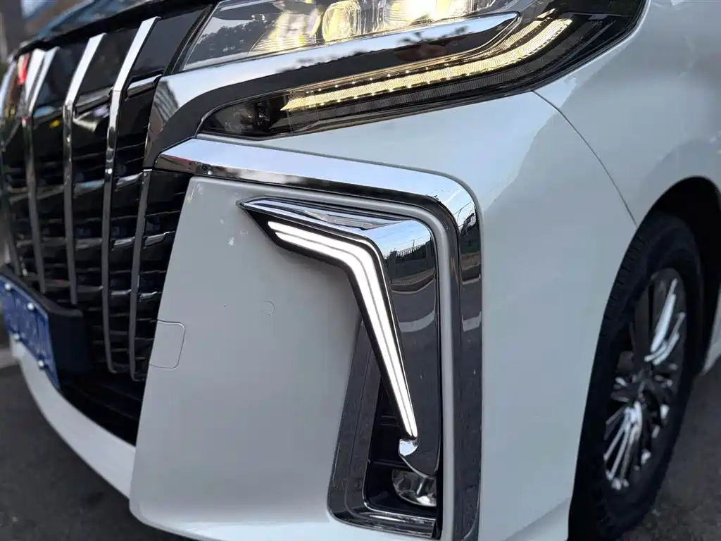 Toyota Alphard 2021 Hybrid 2.5L Luxury фото 15