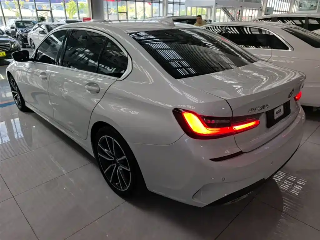 BMW 3-SERIES