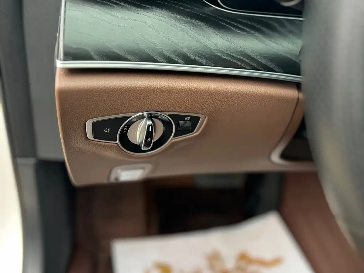 Mercedes-Benz E-Class 2019 E 300 L Sport Fashion фото 12