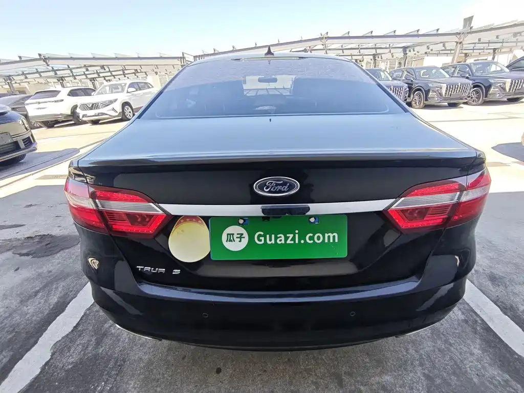 Фото 6 - Ford Taurus