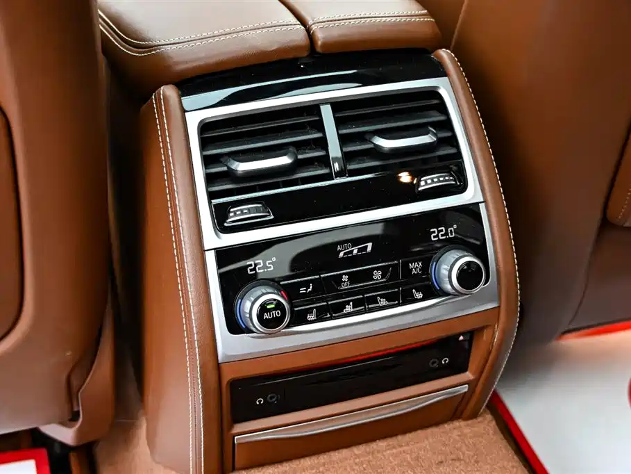 BMW 7 Series 2018 740Li xDrive Premium Type M Sport Package фото 39