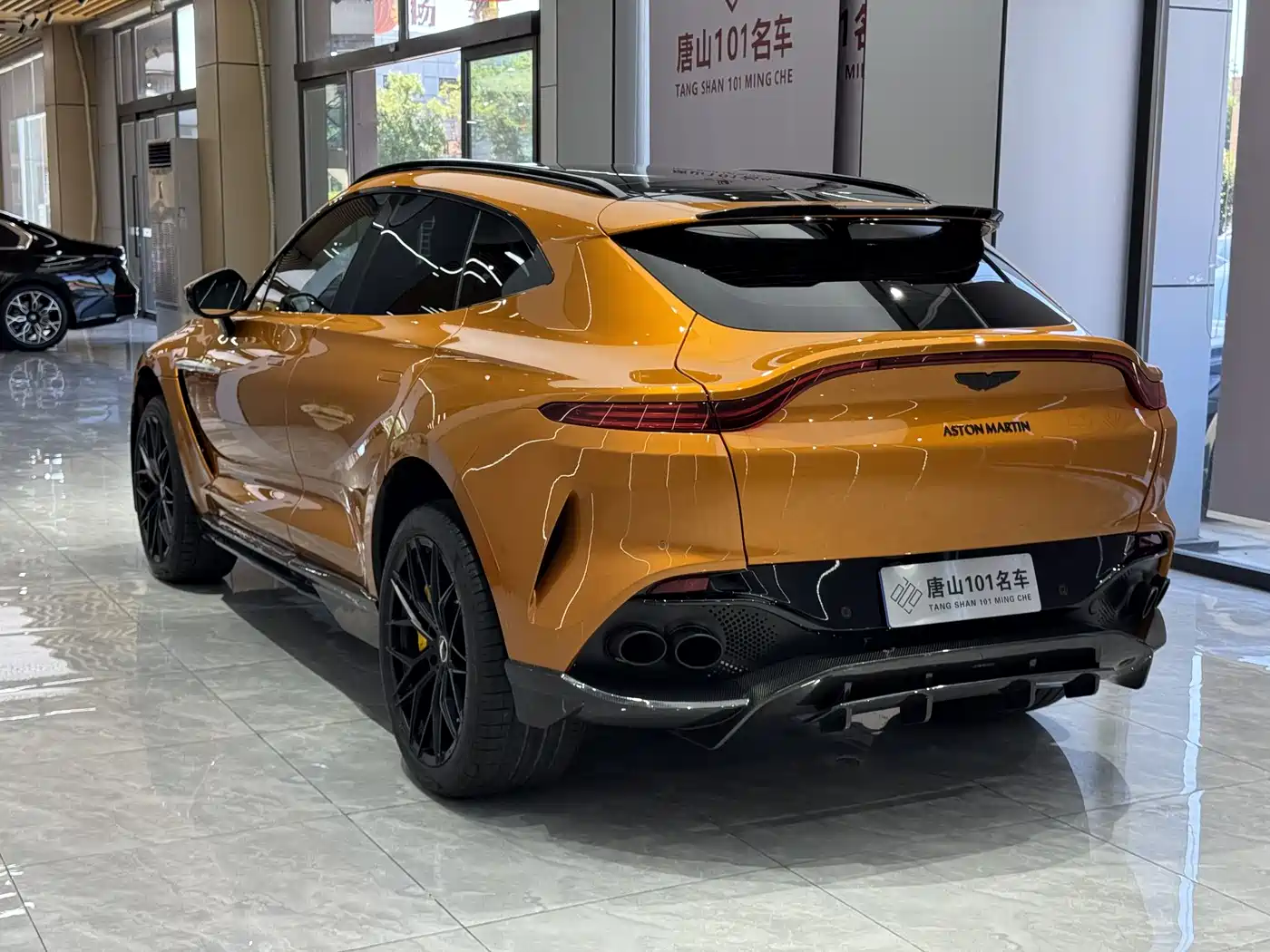 ASTON MARTIN DBX