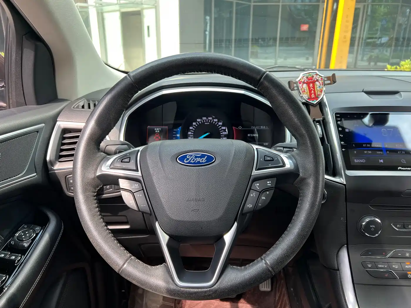 Фото 15 - Ford Edge