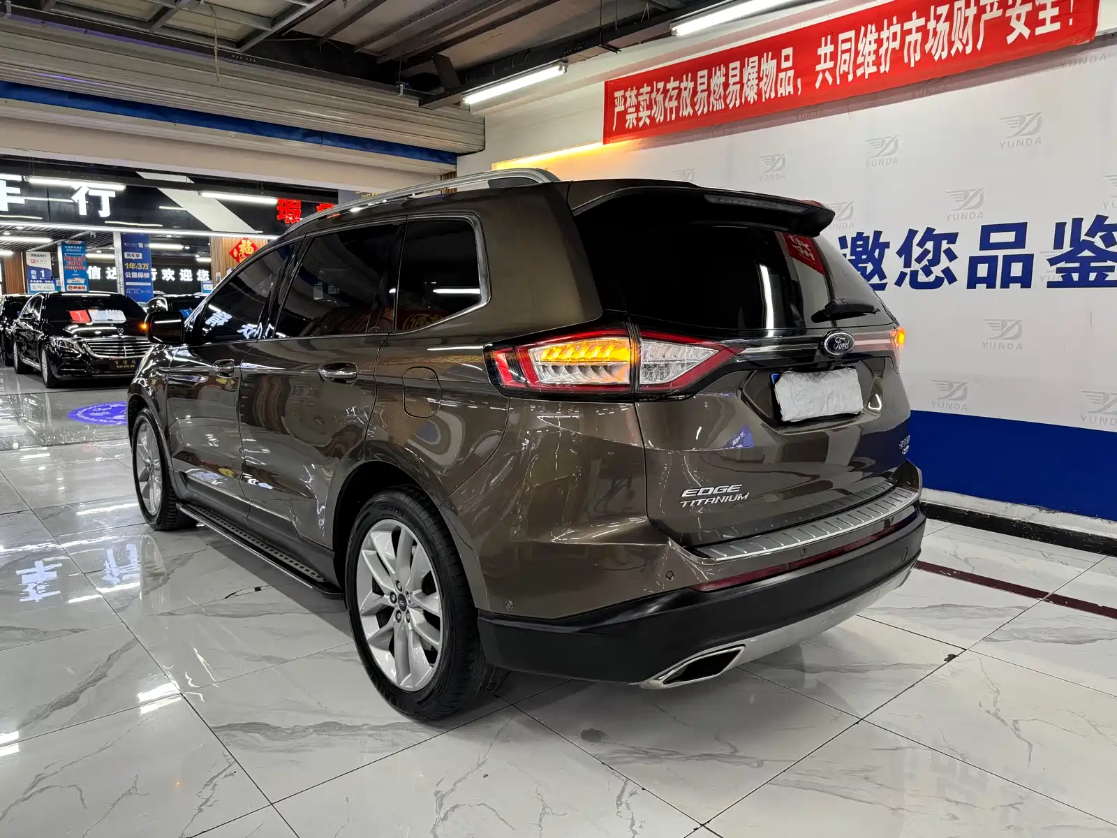 Фото 9 - Ford Edge
