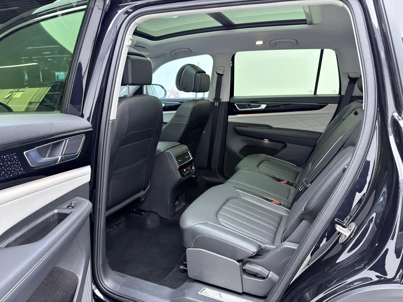Volkswagen Teramont 2023 380TSI AWD Premium Luxury Edition фото 13