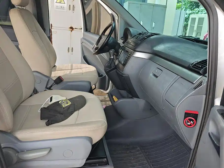 Photo 8 - Mercedes-Benz Vito