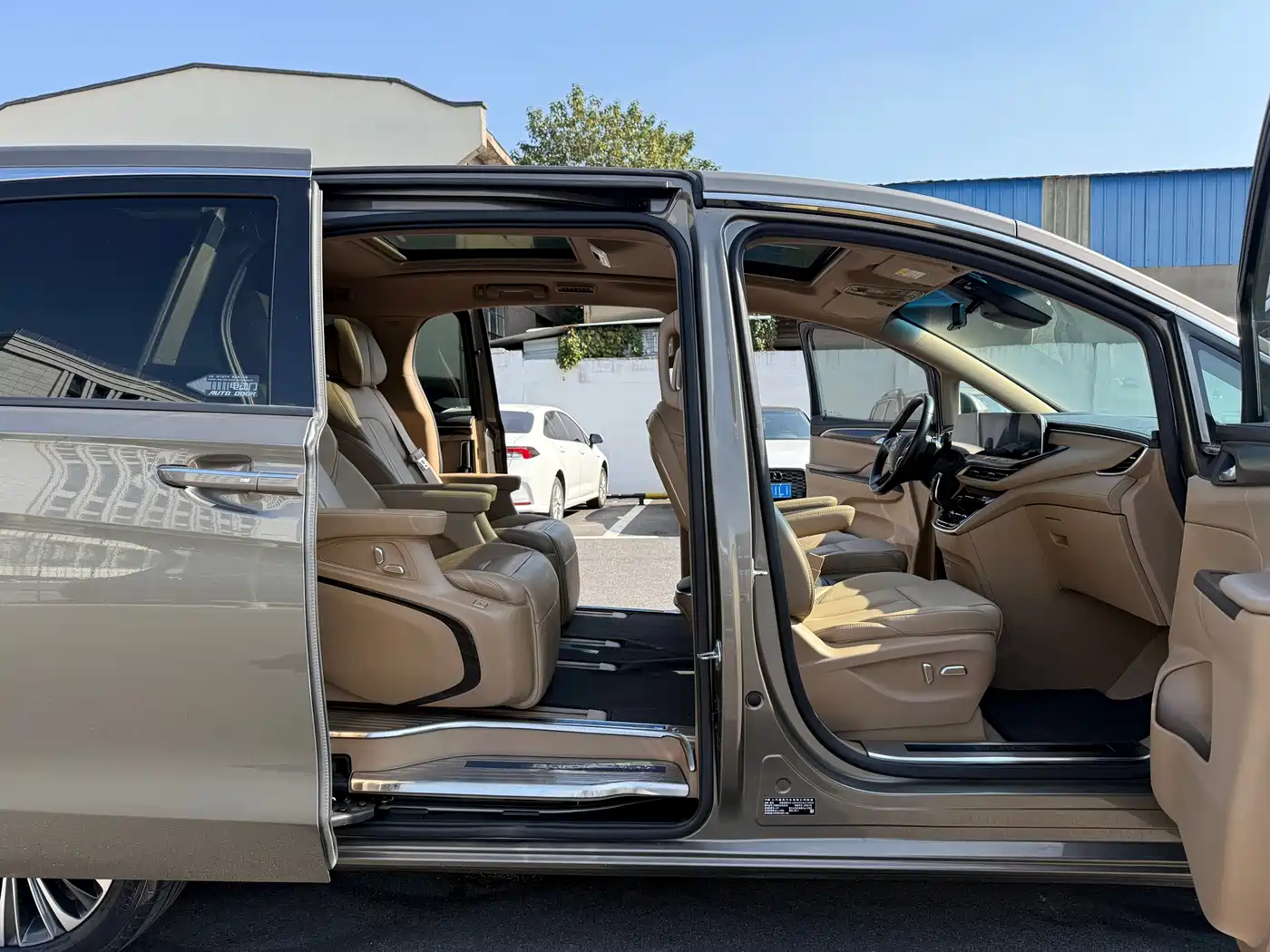 Buick GL8 2020 Model ES Landglory 653T Luxury фото 5