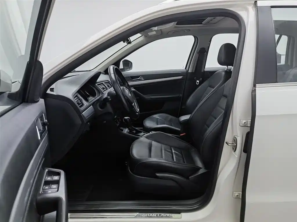 Volkswagen Lavida Tour 2017 180TSI DSG Comfort Edition фото 10
