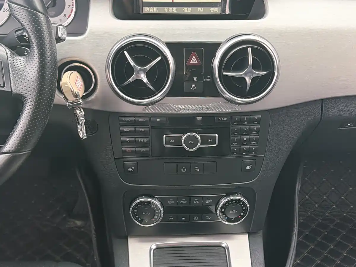 Mercedes-Benz GLK-Class 2013 GLK 300 4MATIC Fashion фото 15